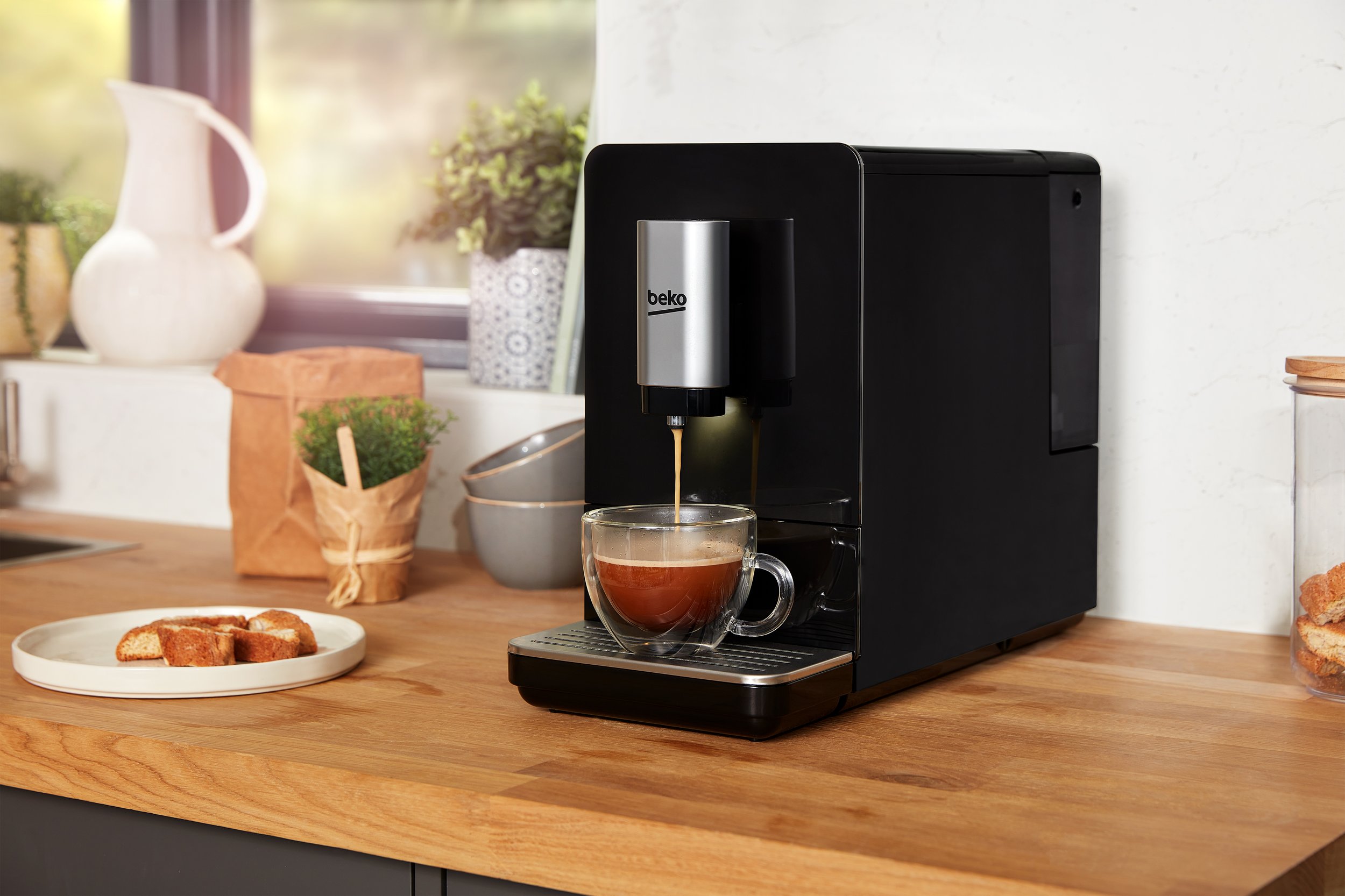 Bean To Cup Coffee Machine CEG3190B | Beko UK