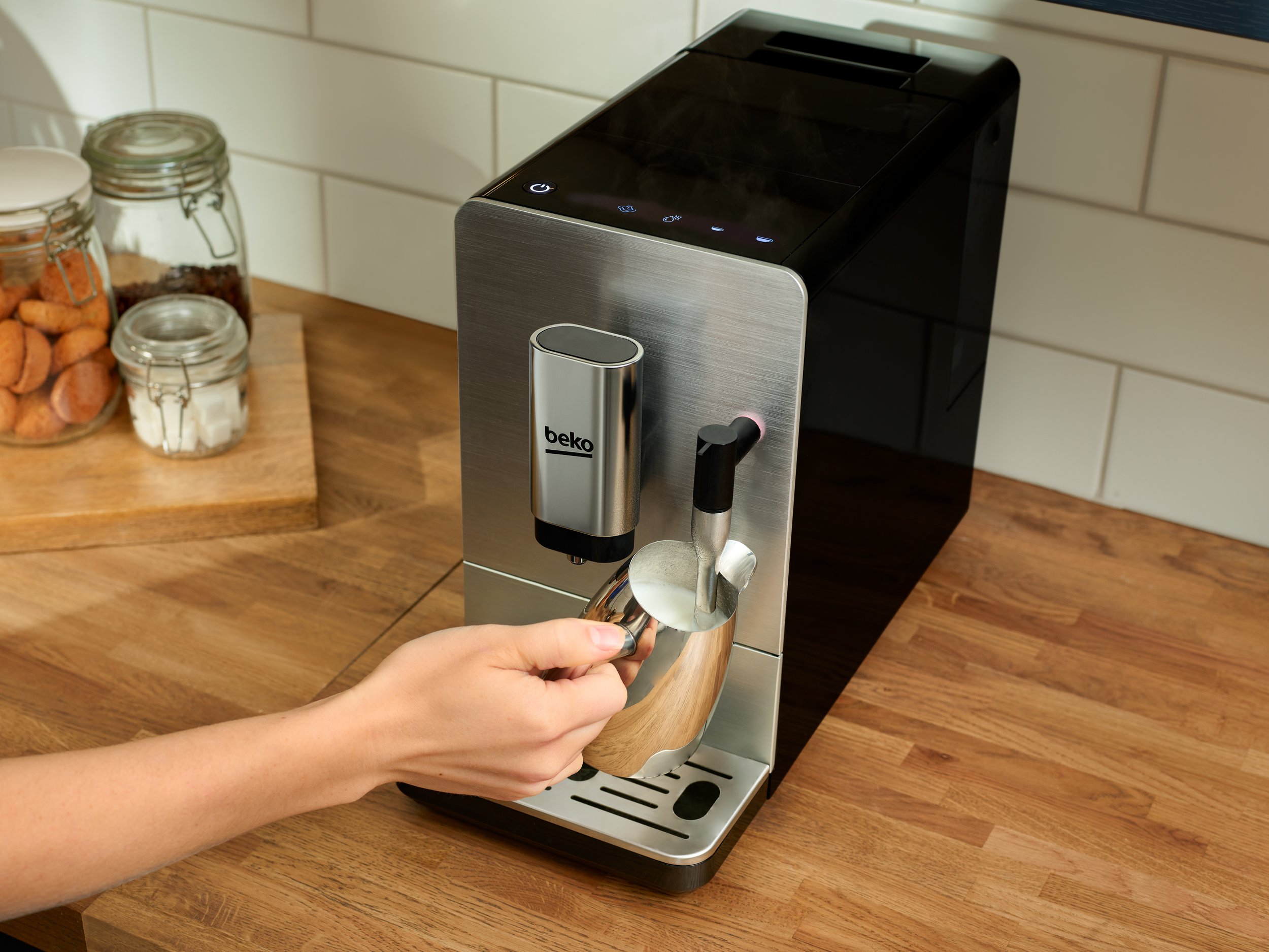 Bean To Cup Coffee Machine with Steam Wand CEG5311 | Beko UK