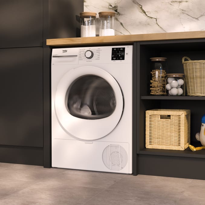 Heat pump tumble dryers