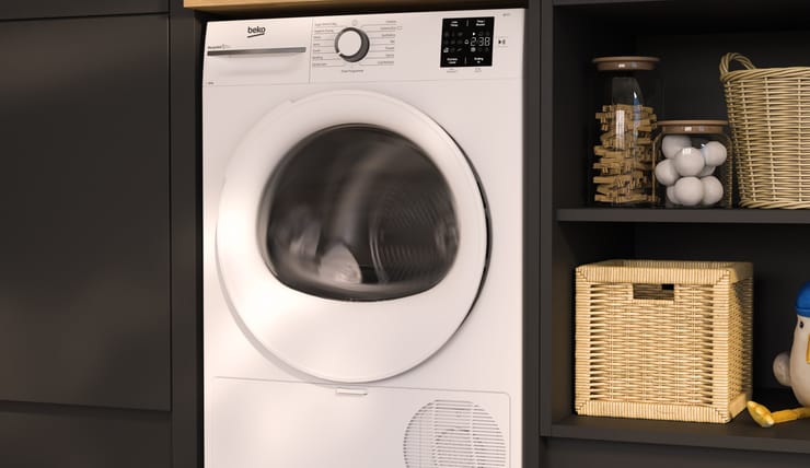 Heat pump tumble dryers