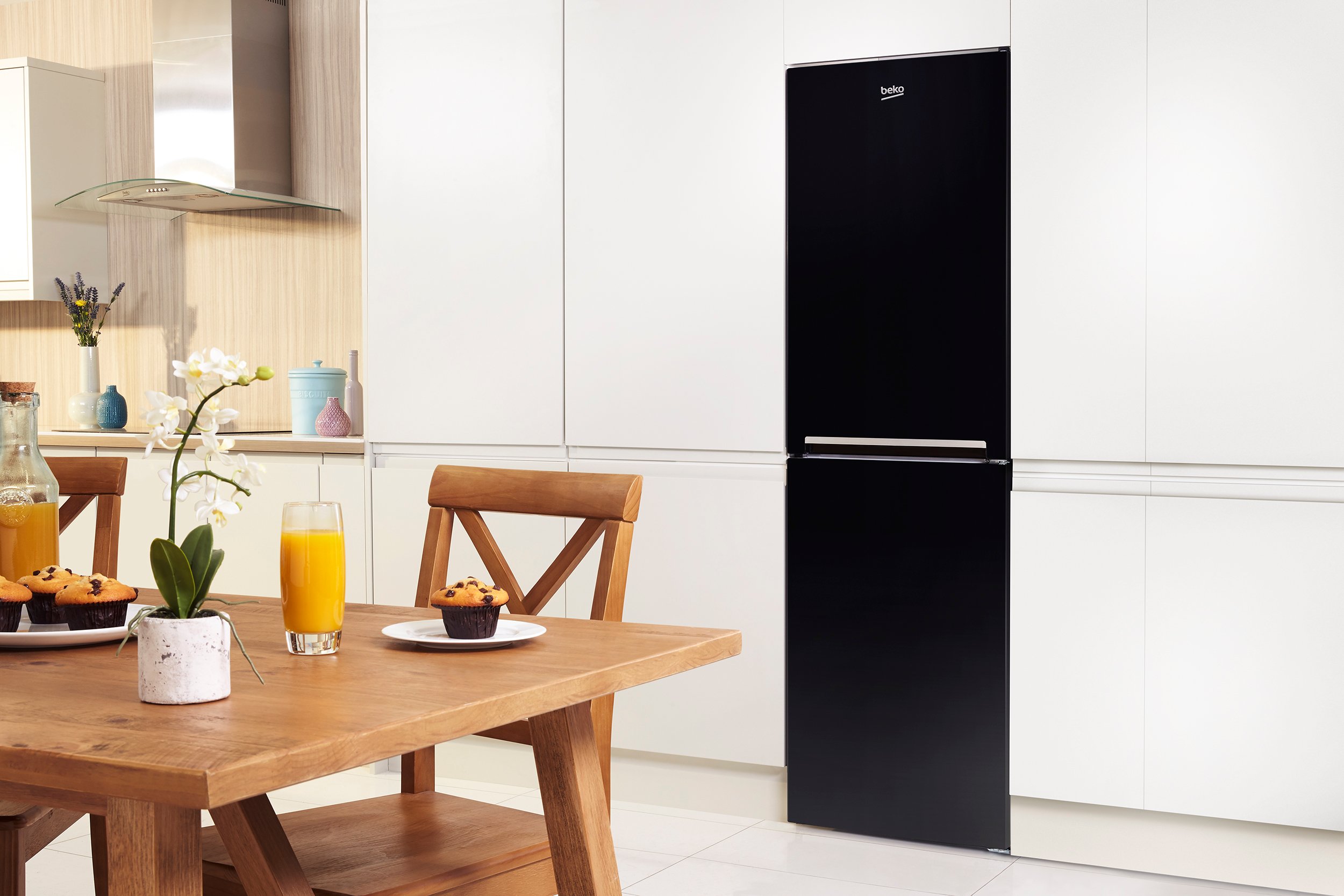 Beko fridge freezer cfg1582w on sale
